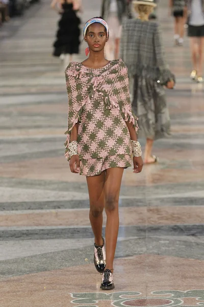 Look 19